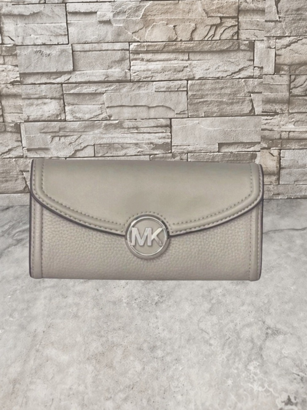 Michael Kors Fulton Large Pebble Leather  Snap Wallet  Pearl Gray